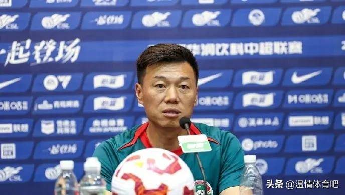 包含热那亚后防线遭遇危机，教练组讨论调整的词条