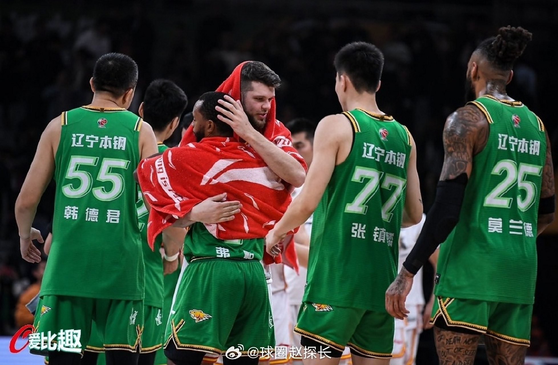 辽宁队在球场上取得胜利保持不败
