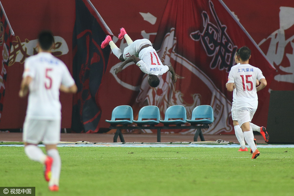 上港连胜拔头筹，越战越勇不可一世