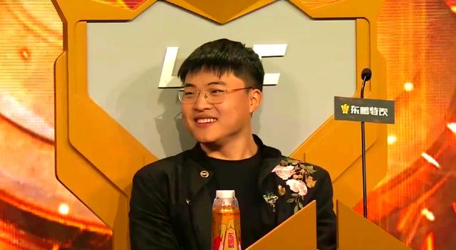 AG真人官方入口-V5绝杀C9，Uzi打出惊人五杀激烈交锋全球总决赛，引爆全场热议