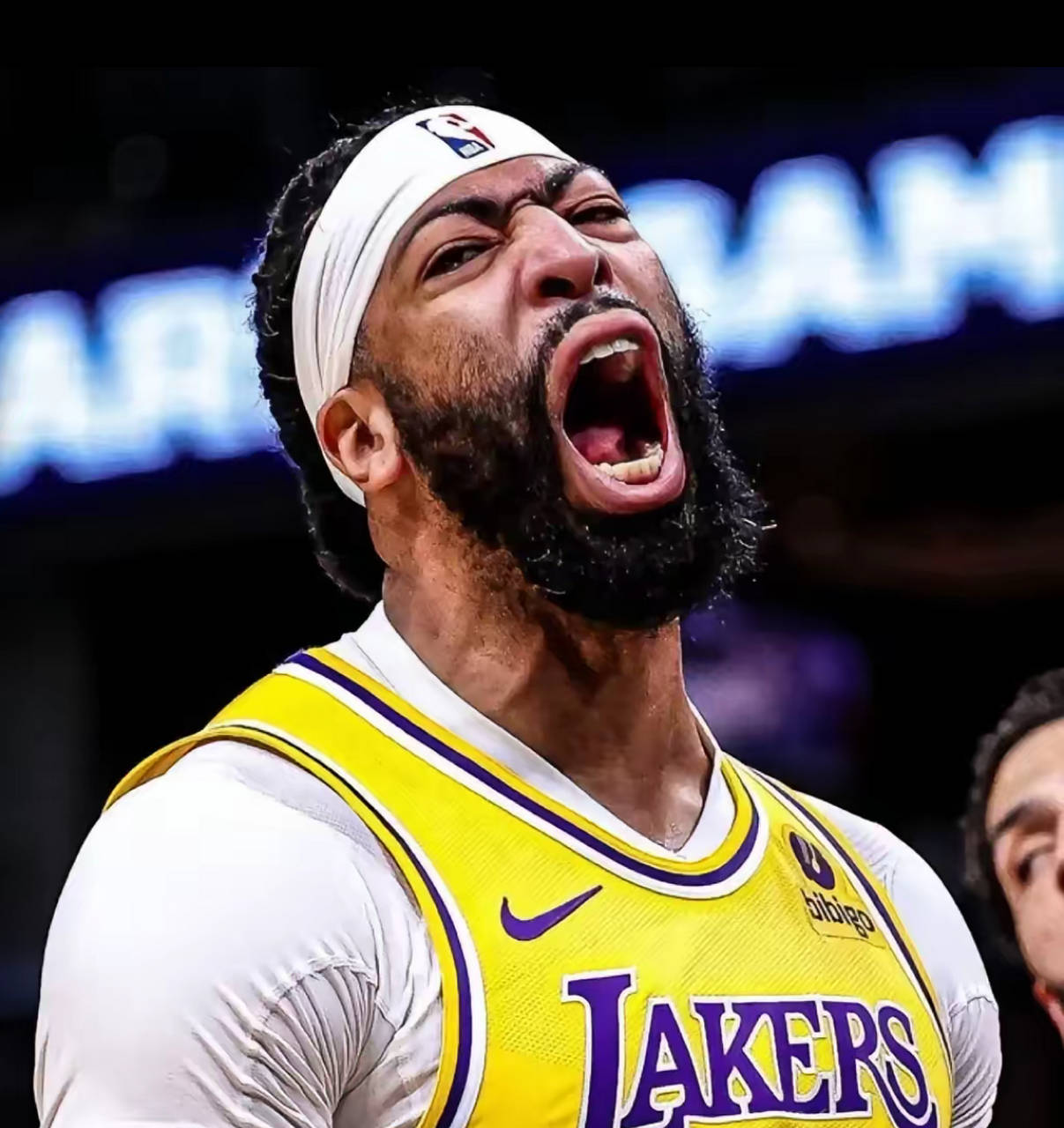 湖人战胜鹈鹕，浓眉哥再砍30+