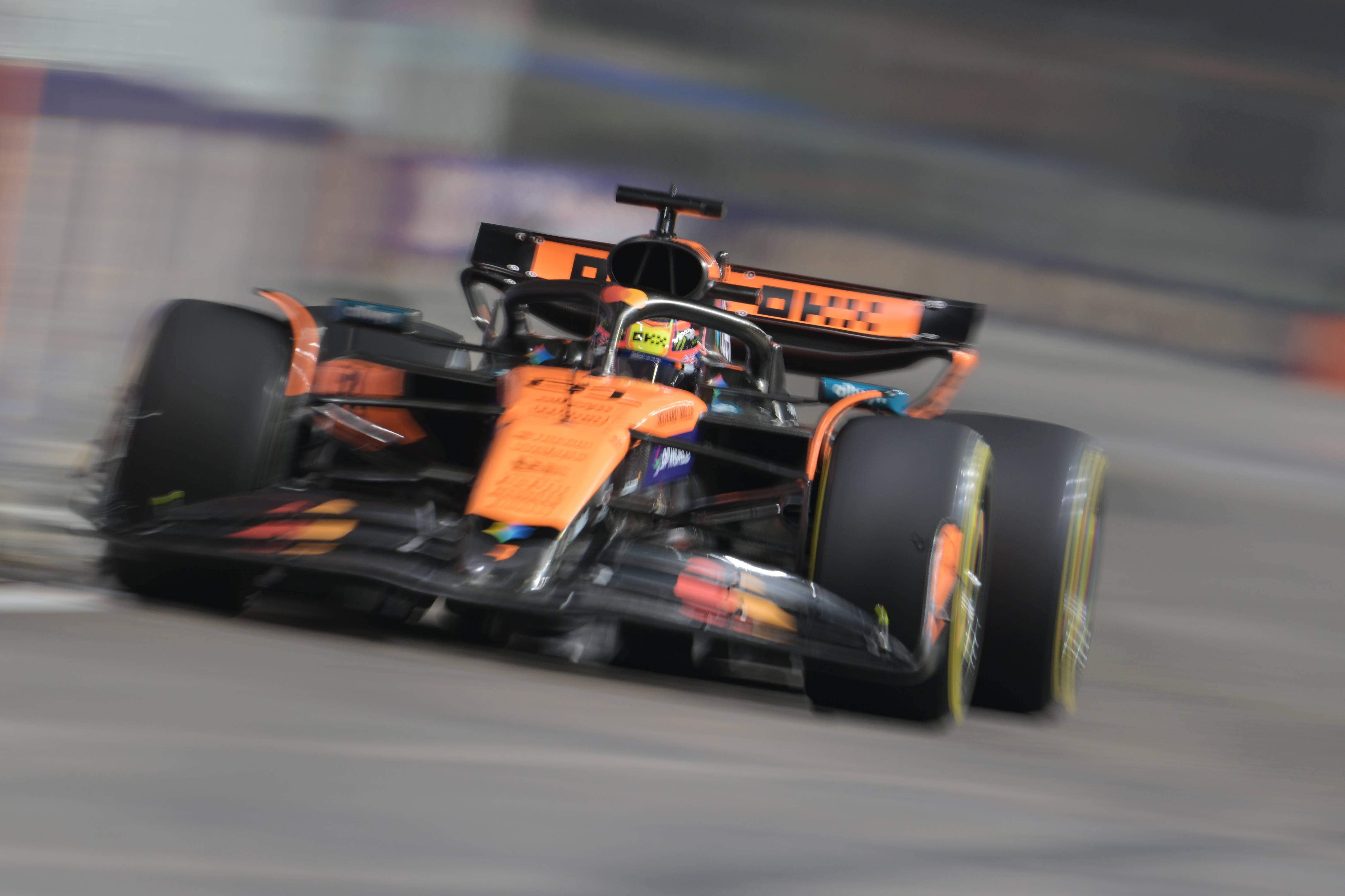 AG视讯官方网站-关于阿斯顿马丁逆转红牛车队，塞恩斯统治全场的信息