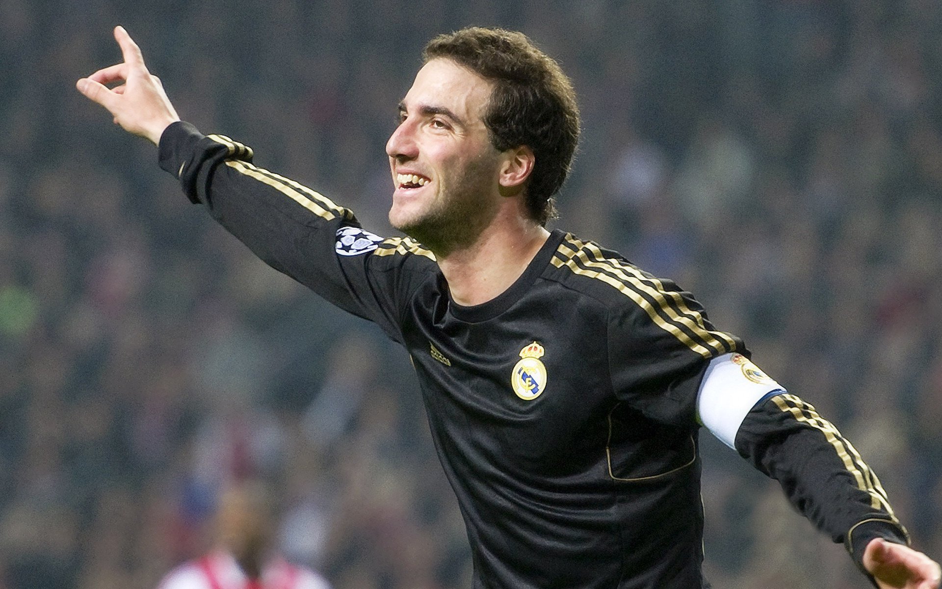 数据之火与冰封猎杀，德罗赞的暴力美学与步行者的无形绞索