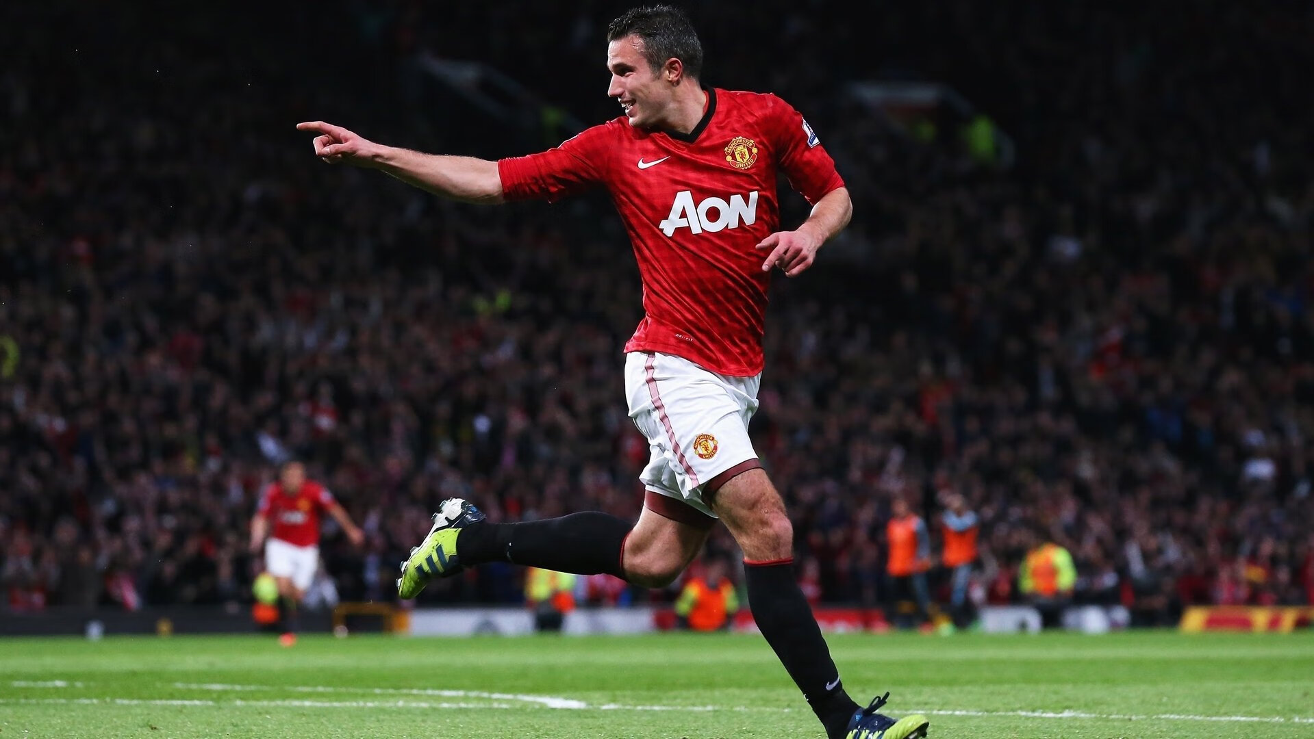 冷月如刀,球场如诗,逆转的狂想与统治的禅意