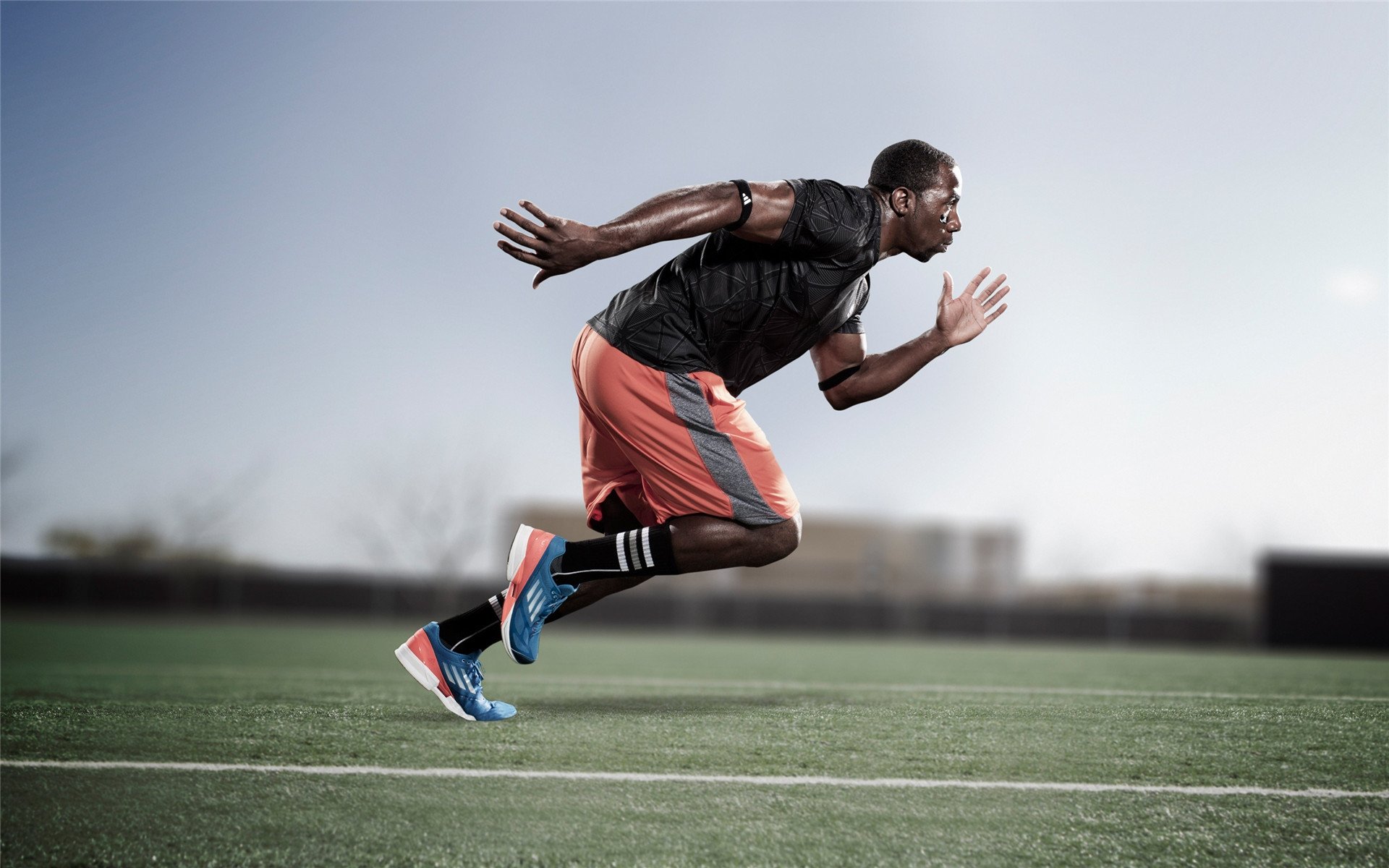 从罗兰·加洛斯的阴影到温布尔登的逆袭,阿尔卡拉斯如何用一场法网式逆转统治温网